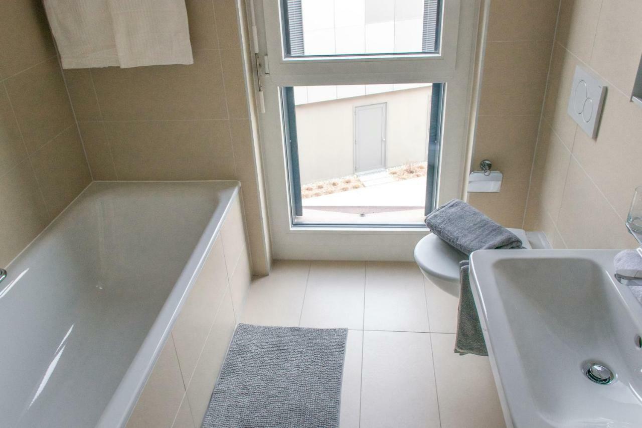 Spacieux Et Moderne 3.5 Pieces A